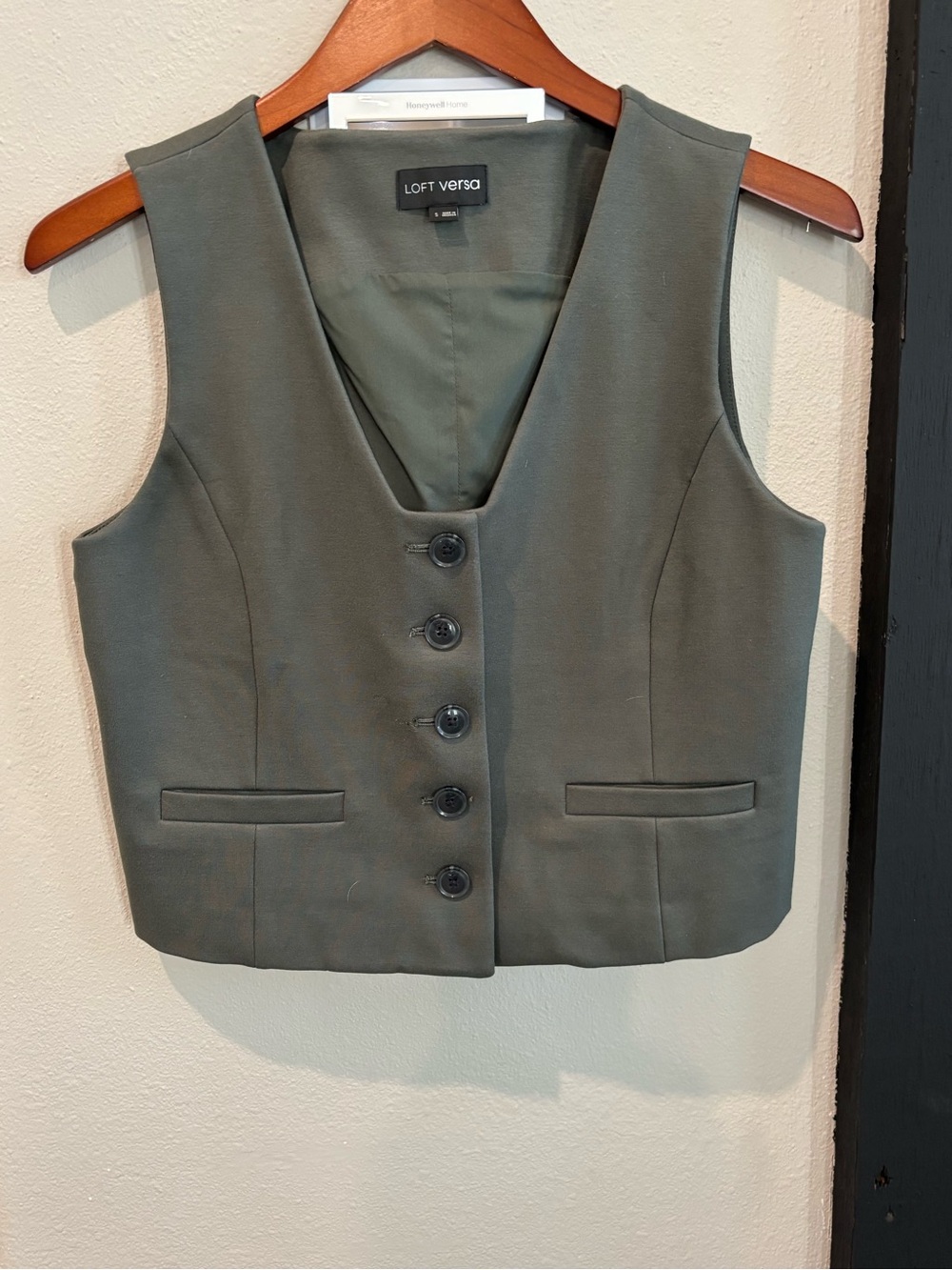 Evereve Olive Green Button-Front Sleeveless Vest